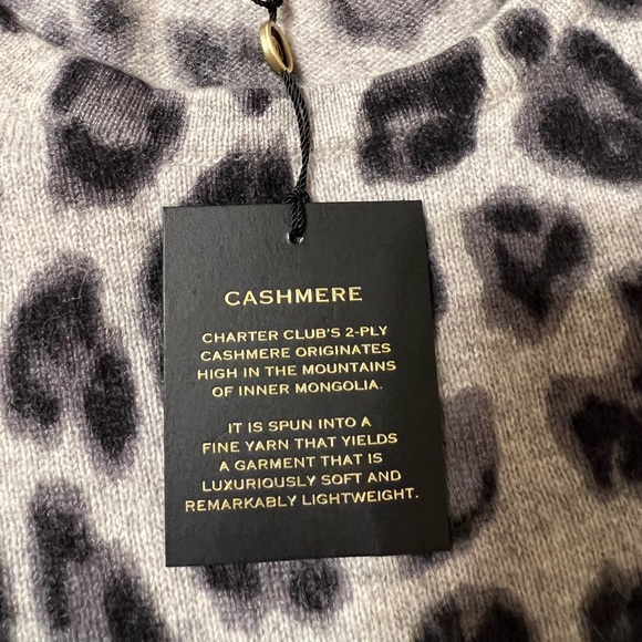 cashmere sweater covered in a cheetah print with crewneck. - Picture 7 of 8